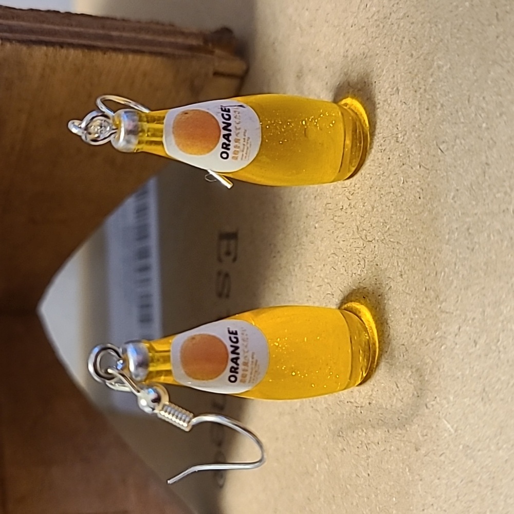 Handmade Orange Drink Dangle Drop Earrings Ladies Orange NWOT Casual Festival